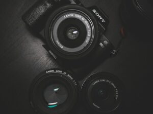 Cámara mirrorless 24MP video 4K ensamblada en Argentina