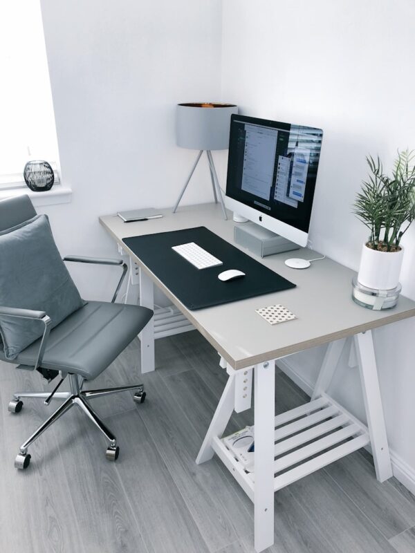 Silla de escritorio ergonómica con apoyabrazos regulables
